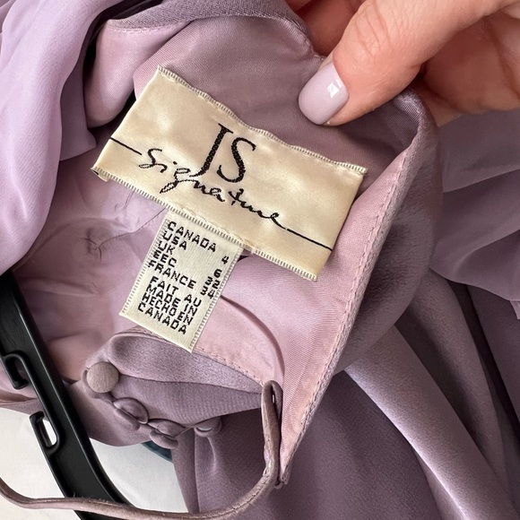 Fitted flattering dress in size 4- dark lilac color - Picture 5 of 6